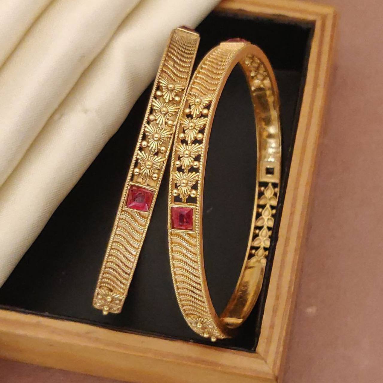 Versatile High Gold-Plated Diamond-Studded Bangles – Elegant for Everyday & Special Occasions