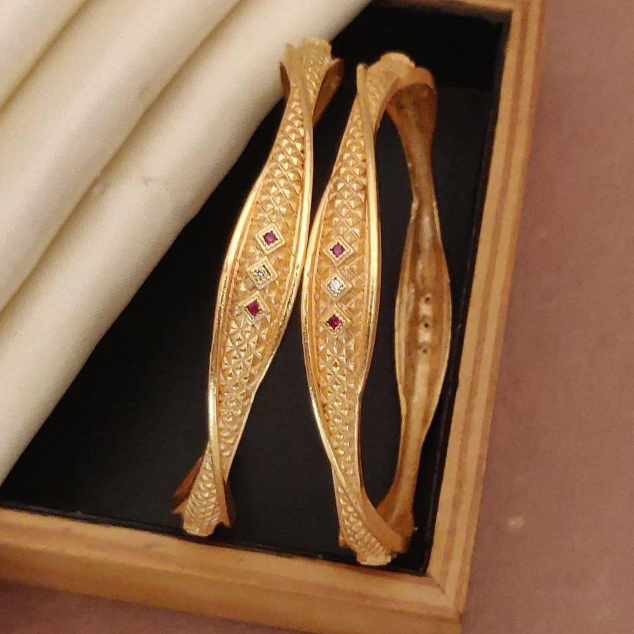 Versatile High Gold-Plated Diamond-Studded Bangles – Elegant for Everyday & Special Occasions