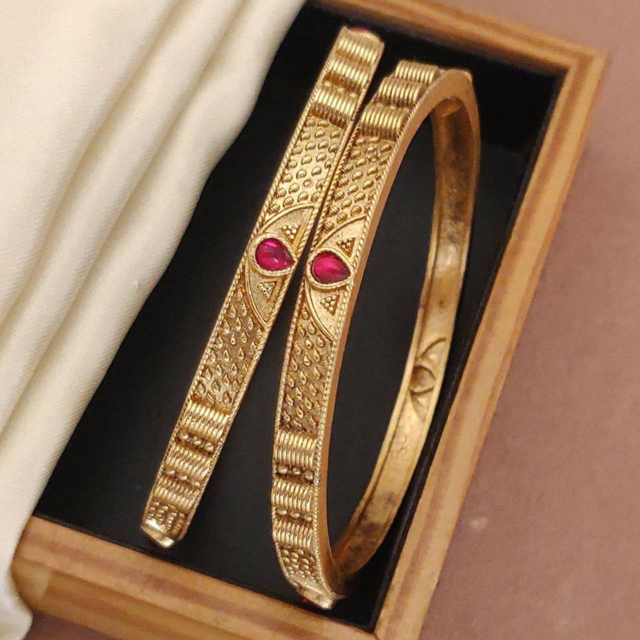 Versatile High Gold-Plated Diamond-Studded Bangles – Elegant for Everyday & Special Occasions