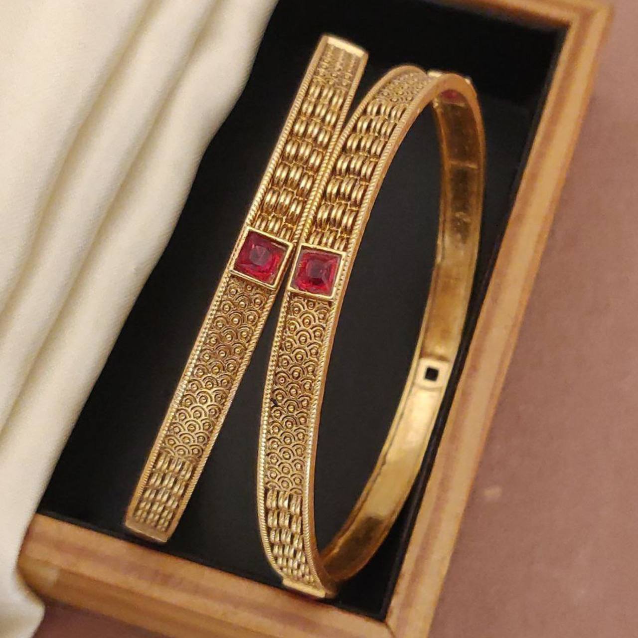 Versatile High Gold-Plated Diamond-Studded Bangles – Elegant for Everyday & Special Occasions