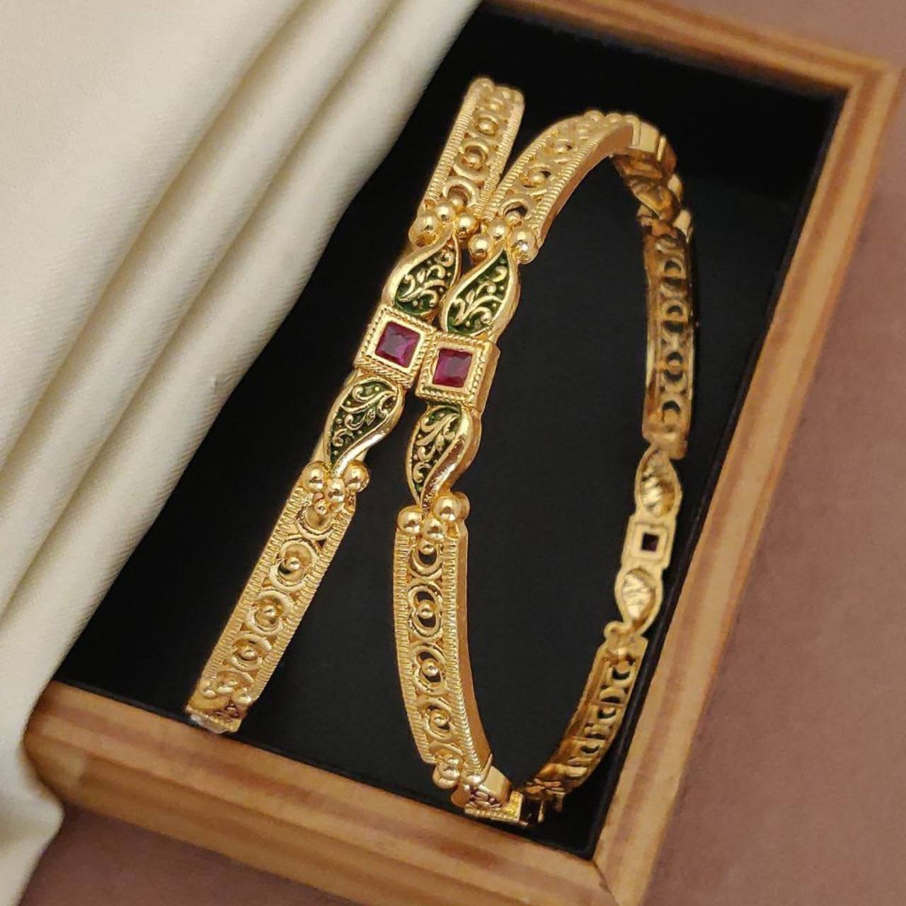 Versatile High Gold-Plated Diamond-Studded Bangles – Elegant for Everyday & Special Occasions