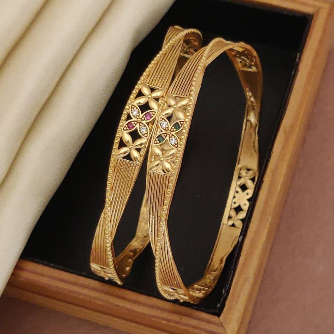 Versatile High Gold-Plated Diamond-Studded Bangles – Elegant for Everyday & Special Occasions